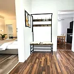 Spacious House شقة