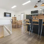 Spacious House شقة *