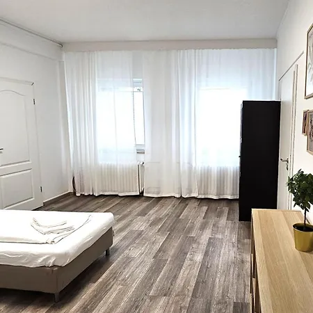 Tolstov-hotels Spacious House Appartement Düsseldorf