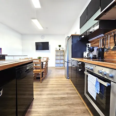 Tolstov-hotels Spacious House Düsseldorf