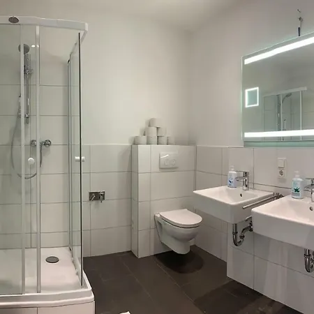Tolstov-hotels Spacious House Düsseldorf