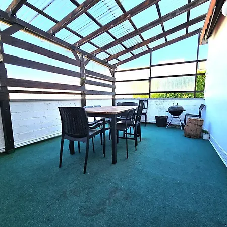 Spacious House アパート *