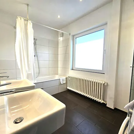 Spacious House * デュッセルドルフ